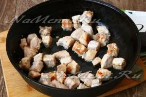 Печеня зі свинини з картоплею і солоними огірками рецепт з фото в духовці