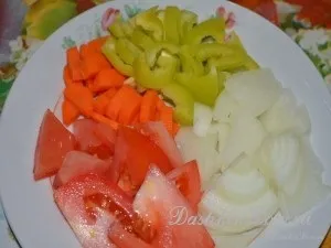 Печеня з солоними огірками