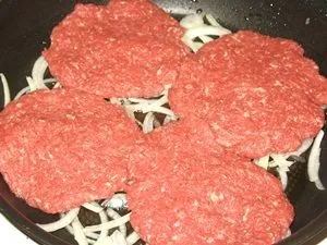 Печеня з фаршу з картоплею (страви з яловичини) Печеня з фаршу з картоплею