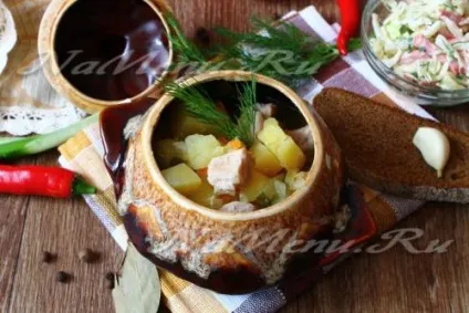 Печеня зі свинини з картоплею і солоними огірками рецепт з фото в духовці