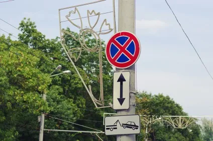 Зона дії знака зупинка заборонена - приклади і штраф за зупинку