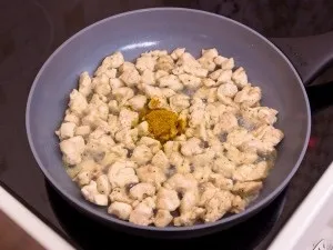 Ананаси, фаршировані курячим філе, запечені під сиром (фаршировані) Ананаси, фаршировані курячим філе, запечені під сиром