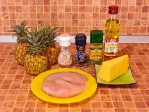 Ананаси, фаршировані курячим філе, запечені під сиром (фаршировані) Ананаси, фаршировані курячим філе, запечені під сиром