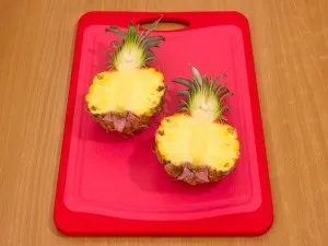 Ананаси, фаршировані курячим філе, запечені під сиром (запечені) Ананаси, фаршировані курячим філе, запечені під сиром