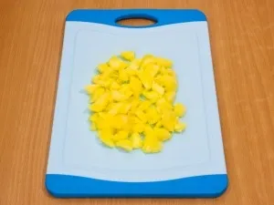 Ананаси, фаршировані курячим філе, запечені під сиром (сиром) Ананаси, фаршировані курячим філе, запечені під сиром