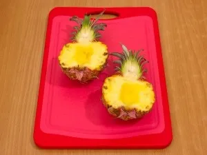 Ананаси, фаршировані курячим філе, запечені під сиром (сиром) Ананаси, фаршировані курячим філе, запечені під сиром