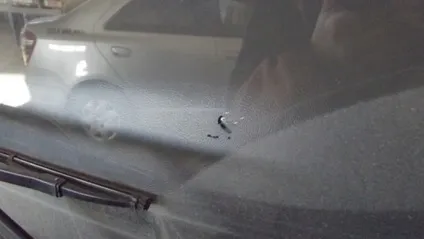 Процес заміни лобового скла на автобусі (демотиватори) Процес заміни лобового скла на автобусі
