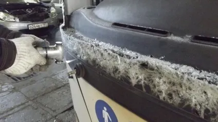 Процес заміни лобового скла на автобусі (фішки) Процес заміни лобового скла на автобусі