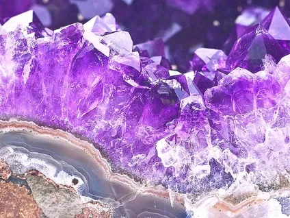 Пурпурний колір відтінки purple і різниця між ними, історія, нюанси використання в одязі і (одязі) Пурпурний колір відтінки purple і різниця між ними, історія, нюанси використання в одязі і