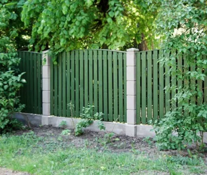 Чим пофарбувати дерев'яний паркан
