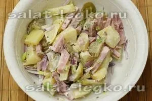 Данська картопляний салат з шинкою (перець чорний) Данська картопляний салат з шинкою