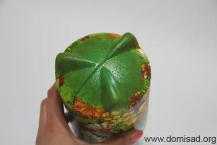 Декупаж пластикової пирскавки (пульверизатора) для квітів «мій сад»