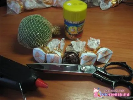 Робимо футбольний м'яч з цукерок