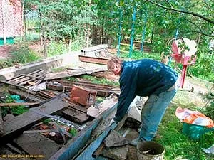 Будинок з побутівок