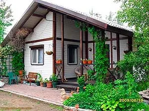 Будинок з побутівок