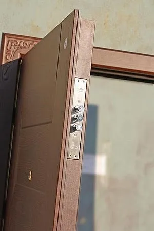 Додаткові ригеля замків - чи потрібні двері тяги і краби (замків) Додаткові ригеля замків - чи потрібні двері тяги і краби