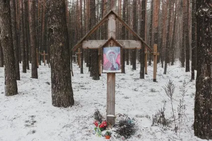 Екскурсовод «коли починався процес розкладання, могила просідає - так по всіх Куропата з'явилися