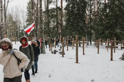 Екскурсовод «коли починався процес розкладання, могила просідає - так по всіх Куропата з'явилися