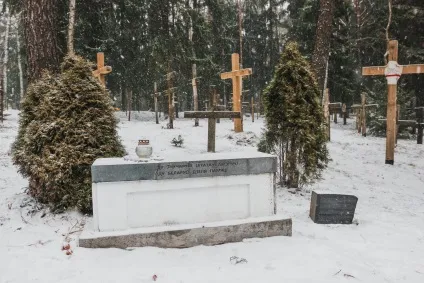 Екскурсовод «коли починався процес розкладання, могила просідає - так по всіх Куропата з'явилися