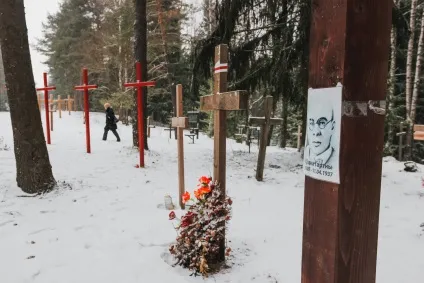Екскурсовод «коли починався процес розкладання, могила просідає - так по всіх Куропата з'явилися