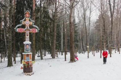 Екскурсовод «коли починався процес розкладання, могила просідає - так по всіх Куропата з'явилися
