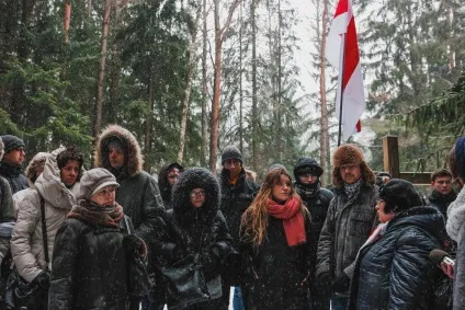 Екскурсовод «коли починався процес розкладання, могила просідає - так по всіх Куропата з'явилися