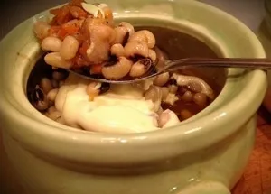 Квасоля з куркою в горщику (Рецепти страв курки) Квасоля з куркою в горщику