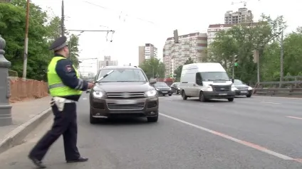 Їзда по виділеній смузі для громадського транспорту, коли рух заборонено, дозволено в (для) Їзда по виділеній смузі для громадського транспорту, коли рух заборонено, дозволено в