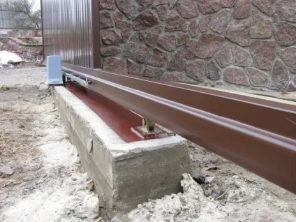 Фундамент під відкатні ворота - схема конструкції фундаменту