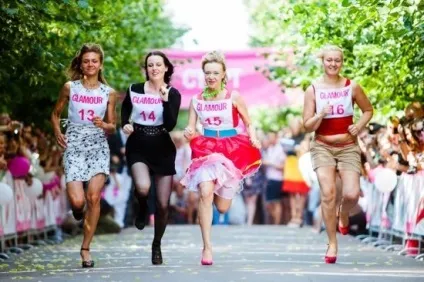 Гламурний забіг на шпильках по-московськи ( «Glamour Забіг шпильках») Гламурний забіг на шпильках по-московськи