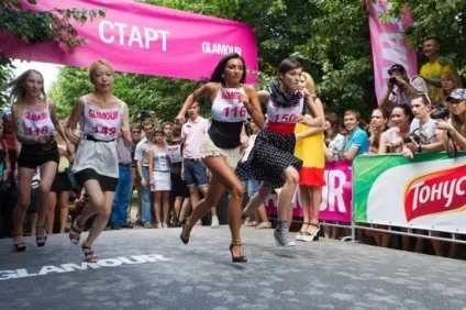 Гламурний забіг на шпильках по-московськи ( «Glamour Забіг шпильках») Гламурний забіг на шпильках по-московськи