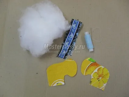Игольница з тканини
