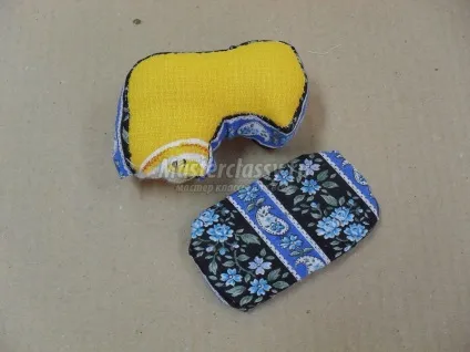 Игольница з тканини