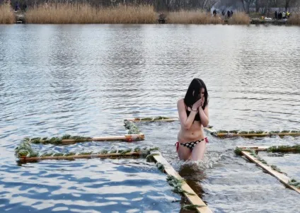 Як і навіщо проводять водохресні купання (купання крижаній воді) Як і навіщо проводять водохресні купання
