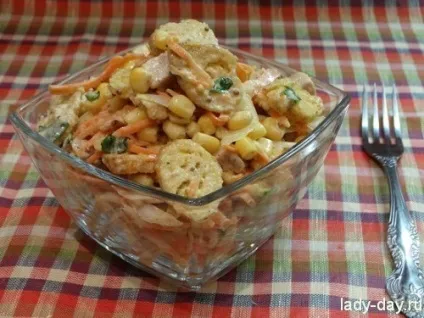 Салат корейська морква, копчена курка, кукурудза, сухарики, прості рецепти з фото (морква) Салат корейська морква, копчена курка, кукурудза, сухарики, прості рецепти з фото