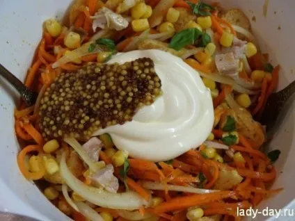 Салат корейська морква, копчена курка, кукурудза, сухарики, прості рецепти з фото (курка) Салат корейська морква, копчена курка, кукурудза, сухарики, прості рецепти з фото