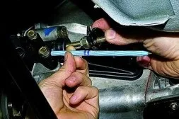 Як відрегулювати привід зчеплення ваз-2121 (штовхача робочого циліндра) Як відрегулювати привід зчеплення ваз-2121