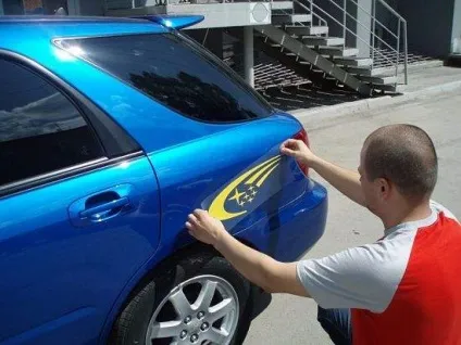 Як підібрати і наклеїти вінілові наклейки на свій автомобіль (Вінілові наклейки авто) Як підібрати і наклеїти вінілові наклейки на свій автомобіль