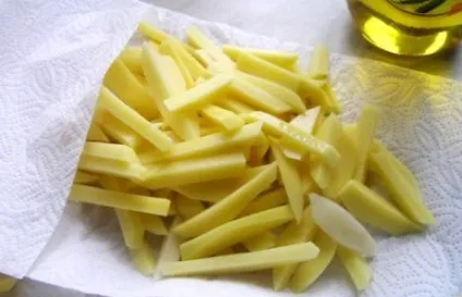 Як посмажити картоплю на сковороді смачно зі скоринкою