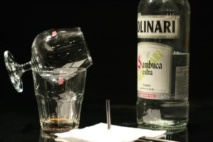 Як правильно запалювати самбуку - science of drink