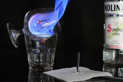 Як правильно запалювати самбуку - science of drink