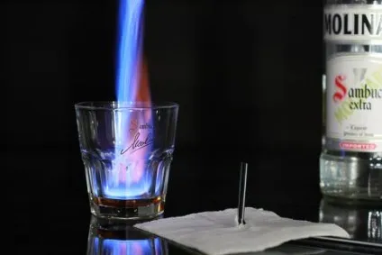 Як правильно запалювати самбуку - science of drink