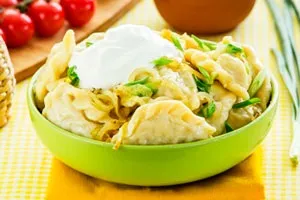Як приготувати вареники з капустою квашеною і свіжої (вареники) Як приготувати вареники з капустою квашеною і свіжої