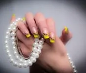 Як зробити нігті френч кольоровий, відео інструкція (кольоровий) Як зробити нігті френч кольоровий, відео інструкція