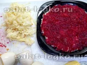 Салат - шапка Мономаха, рецепт з фото крок за кроком з куркою (буряк) Салат - шапка Мономаха, рецепт з фото крок за кроком з куркою