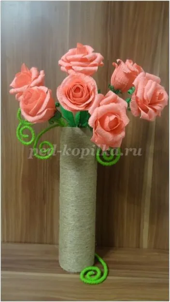 Як зробити троянди з креповой паперу своїми руками крок за кроком з фото (троянди) Як зробити троянди з креповой паперу своїми руками крок за кроком з фото