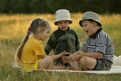 Камінь ножиці папір