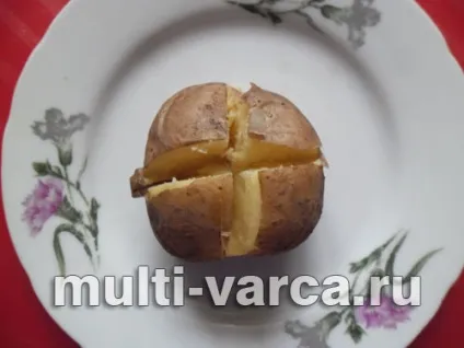 Картопля з ковбасою і сиром в мультиварці (сир) Картопля з ковбасою і сиром в мультиварці