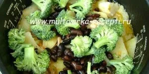 Картопля з ковбасою в мультиварці
