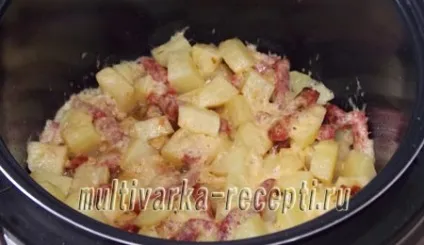 Картопля з ковбасою в мультиварці